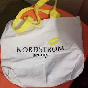 3/$20 Super cute Nordstrom beauty tote